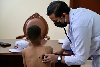 Médico del programa municipal "Por