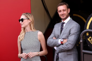 Pierre Casiraghi con su esposa