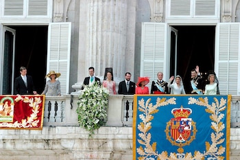 Los recién casados saludan desde