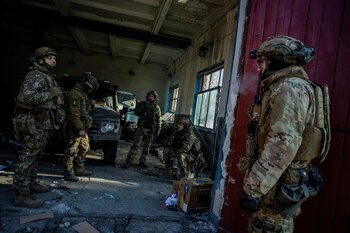 Se ven militares ucranianos, en