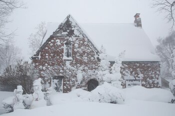 Una casa tapada de nieve