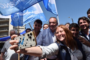 Álvaro Delgado junto a la