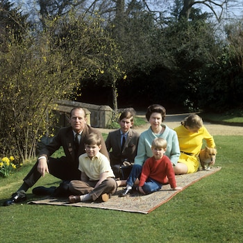 Isabel II con su familia