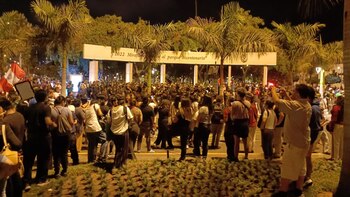 Algunos manifestantes llegaron para protestar