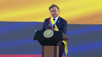 Gustavo Petro asumió el domingo