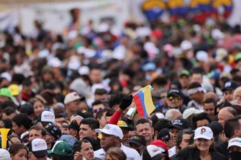 Miles d epersonas participan de