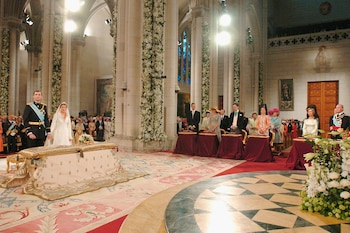 Letizia caminó hacia el altar