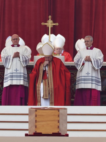 El Papa Francisco preside las