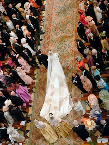 Además, llevó el manto nupcial