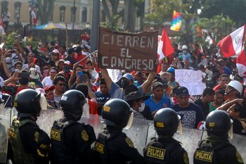 Manifestantes llegaron con carteles que