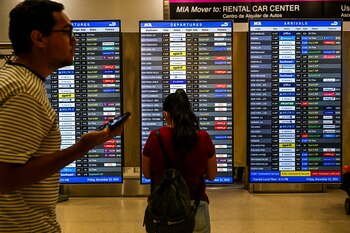 Casi 7.000 vuelos fueron cancelados