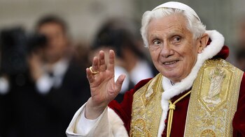 Ratzinger anunció su renuncia al
