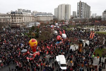 El Gobierno centrista de Macron
