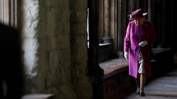 La reina Isabel II canceló