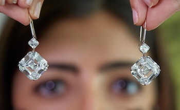 Par de pendientes de diamantes,