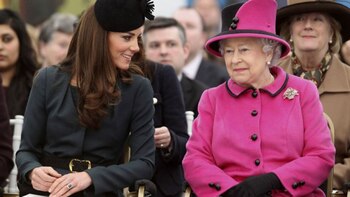 Isabel II con Kate Middleton,