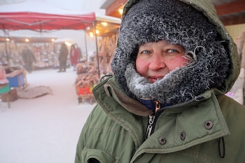 La vendedora Svetlana Belyayeva posa