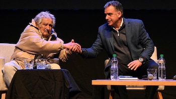 José Mujica junto a Yamandú
