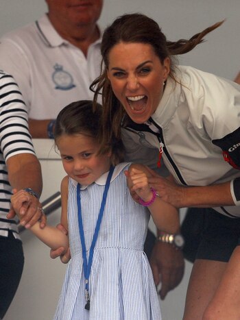 Kate Middleton, incómoda, festejó la