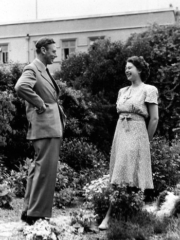Isabel con el rey Jorge