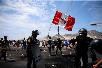 Simpatizantes del destituido presidente peruano
