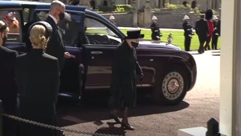 La reina ingresa a la