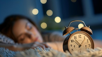 Primer plano de reloj despertador