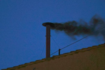 Humo negro salió de la