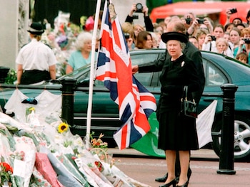 La reina Isabel II y