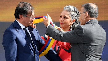 Gustavo Petro recibió la banda