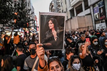 Las manifestaciones se multiplican alrededor