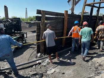 Los trabajadores que lograron salir