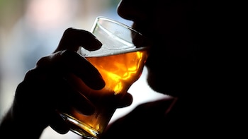 El alcohol está causalmente vinculado