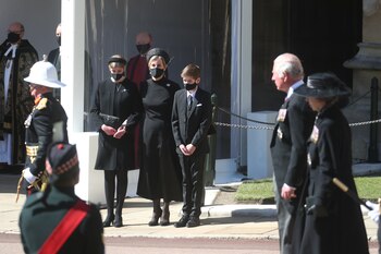Lady Louise Windsor junto a