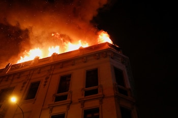 Desde otro ángulo, el fuego