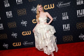 Elle Fanning eligió un vestido